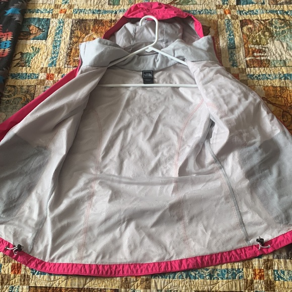 Clean, like new North Face rain jacket. Please contact for questions. Thanks!! - Picture 3 of 3